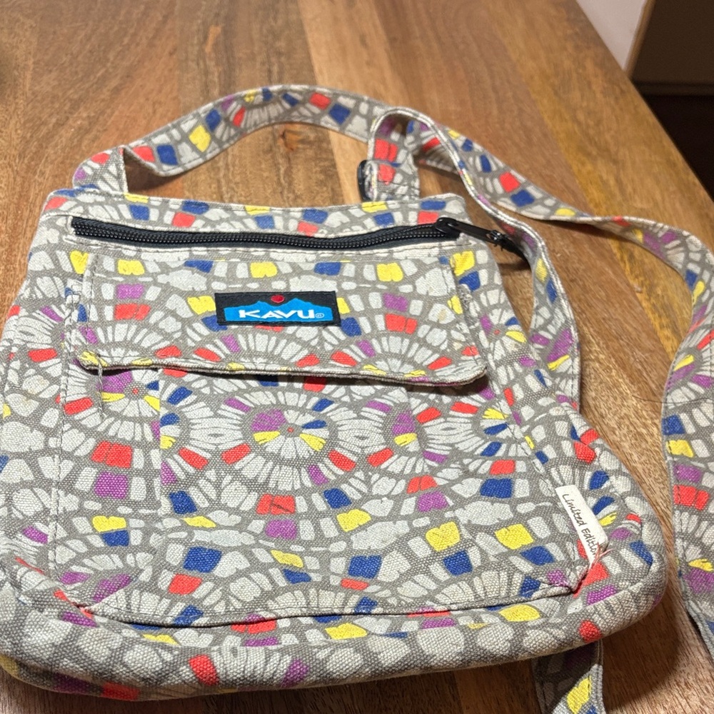 Kavu Geometric Canvas Crossbody